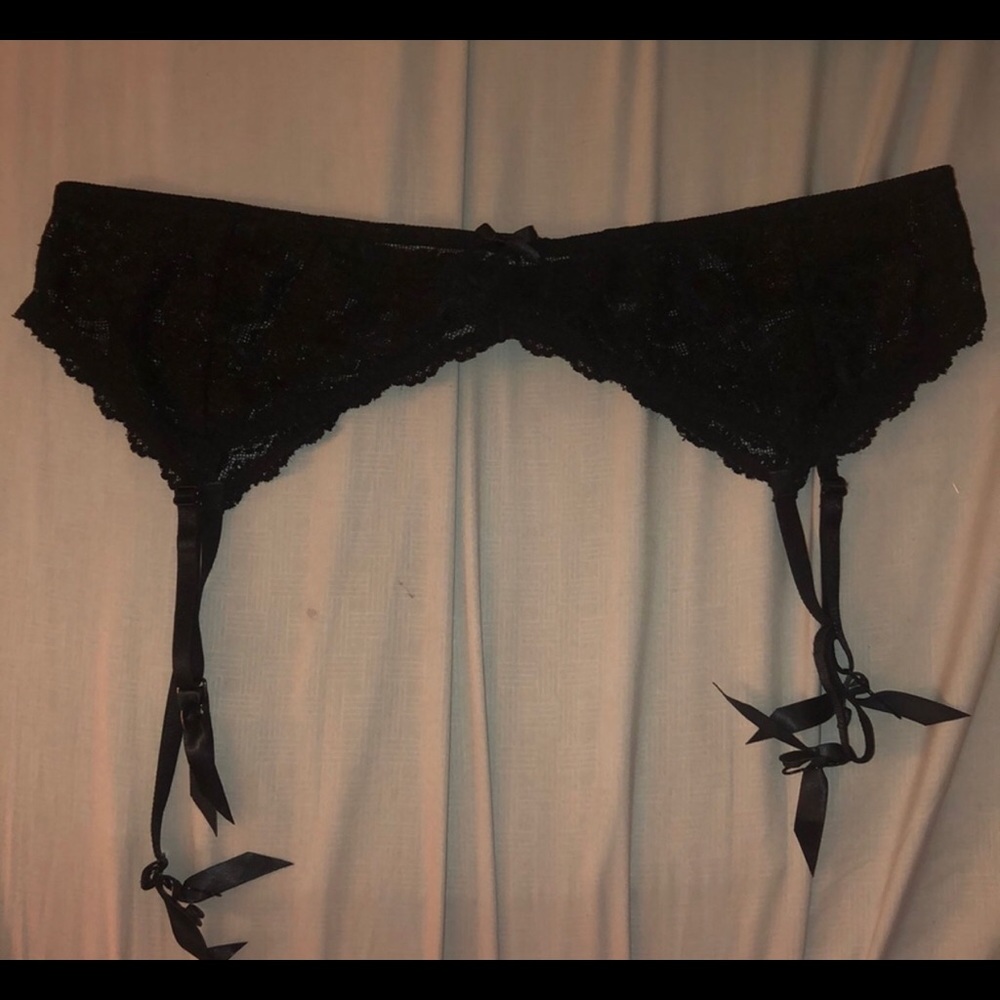 Torrid Black Lace Garter Belt, size 3/4